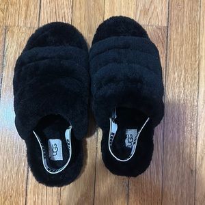 BLACK UGG SLIPPERS ( GREAT CONDITION )